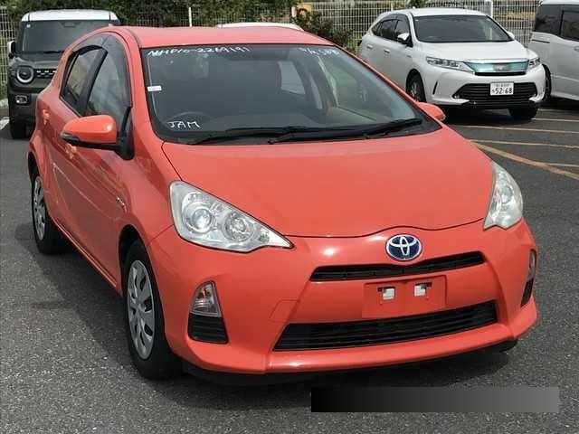2013 Toyota Aqua thumbnail