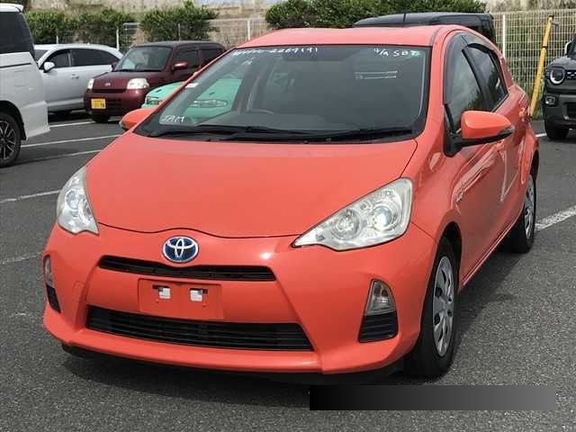 2013 Toyota Aqua thumbnail
