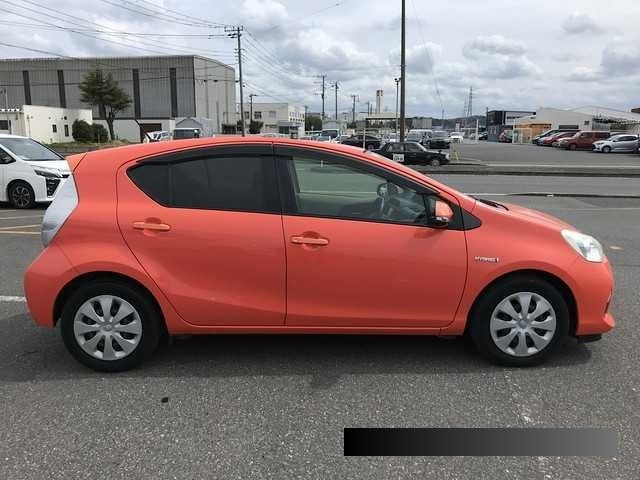 2013 Toyota Aqua thumbnail