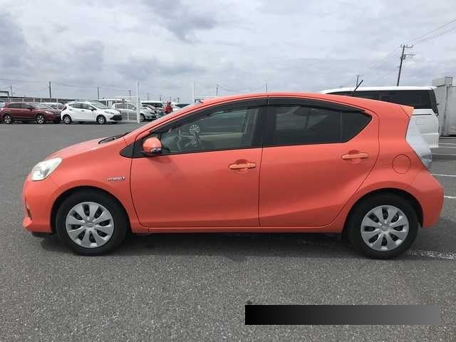 2013 Toyota Aqua thumbnail