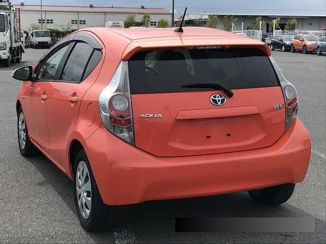 2013 Toyota Aqua thumbnail