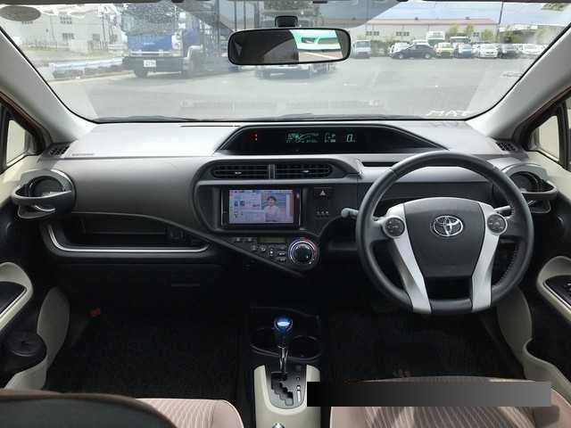 2013 Toyota Aqua thumbnail