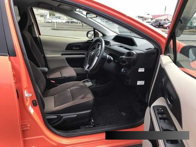 2013 Toyota Aqua thumbnail