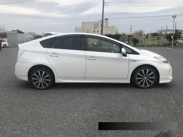 2012 Toyota Prius thumbnail