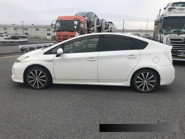 2012 Toyota Prius thumbnail