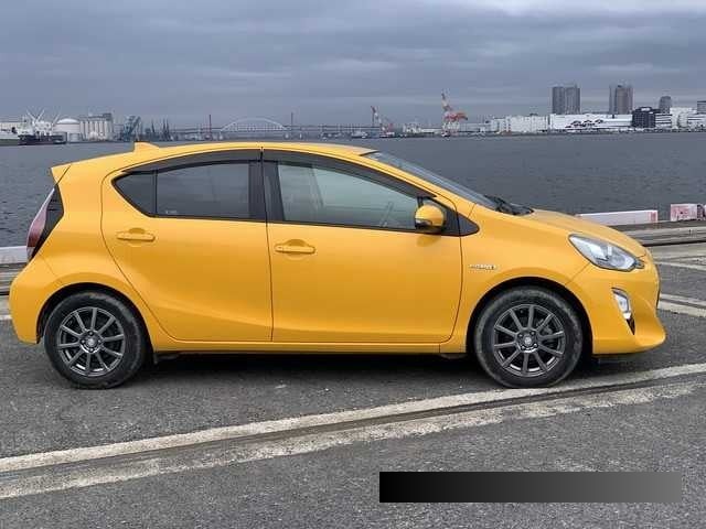 2015 Toyota Aqua thumbnail