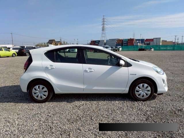2015 Toyota Aqua thumbnail