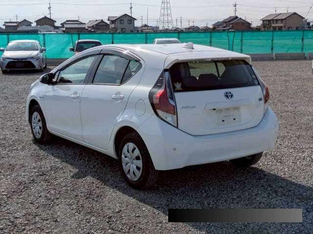 2015 Toyota Aqua thumbnail