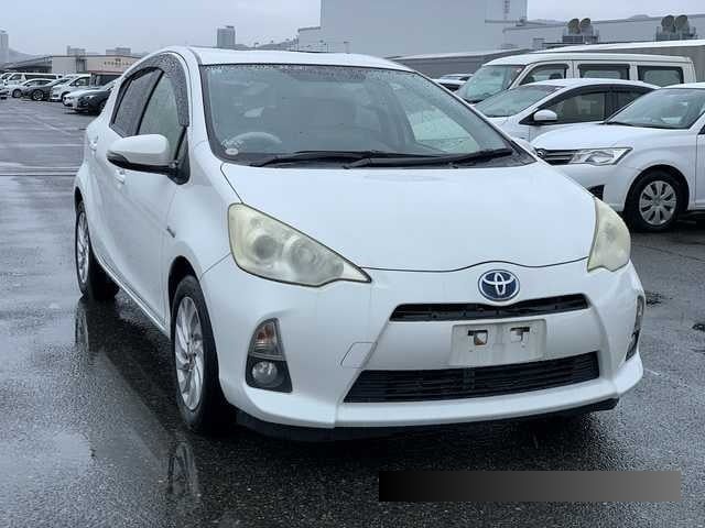 2013 Toyota Aqua thumbnail