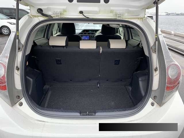 2013 Toyota Aqua thumbnail