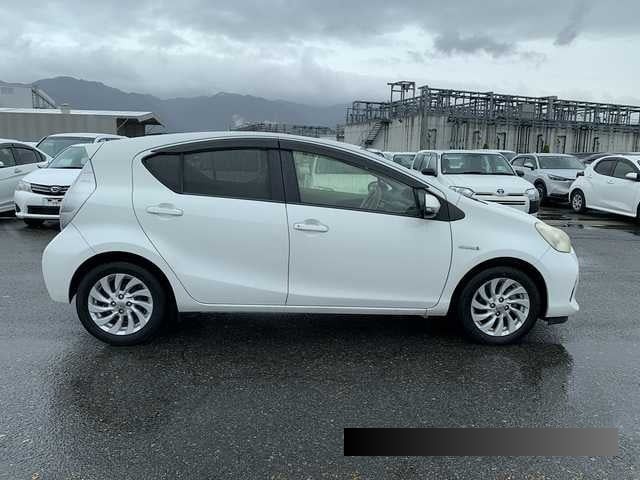 2013 Toyota Aqua thumbnail