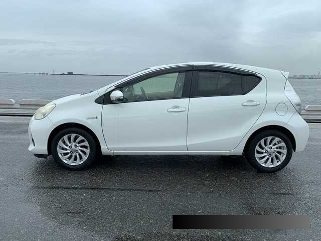 2013 Toyota Aqua thumbnail
