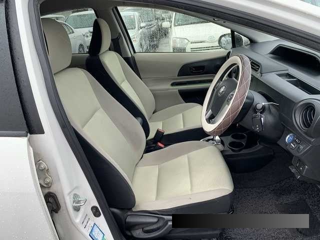 2013 Toyota Aqua thumbnail