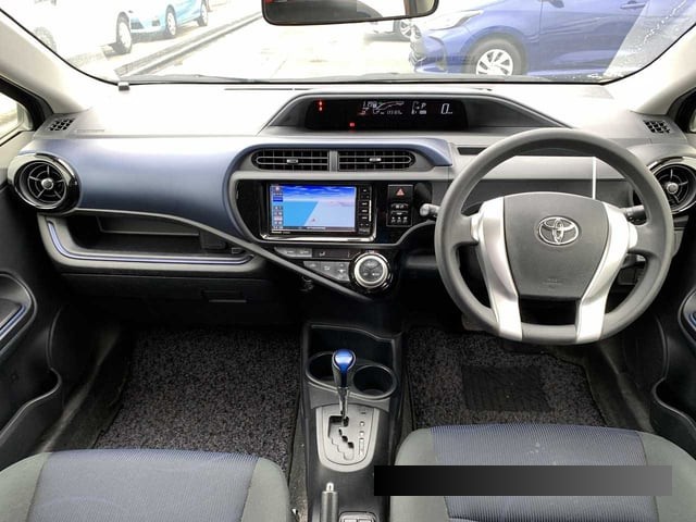 2015 Toyota Aqua thumbnail