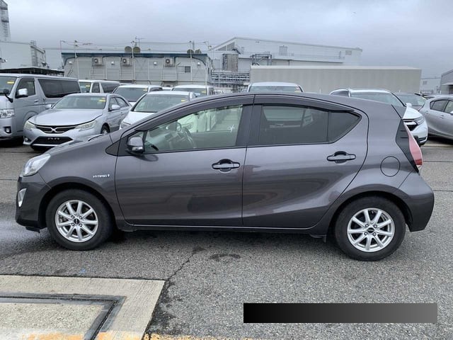 2015 Toyota Aqua thumbnail