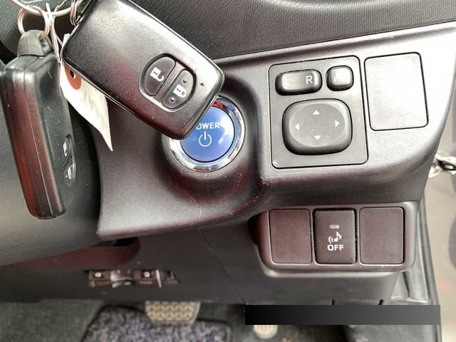 2015 Toyota Aqua thumbnail