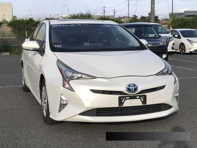 2016 Toyota Prius thumbnail
