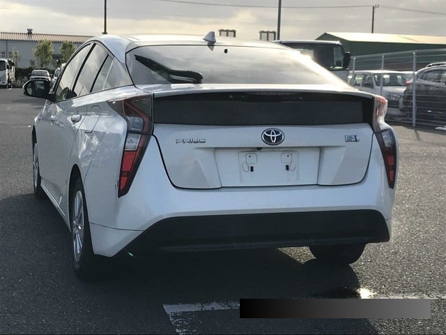 2016 Toyota Prius thumbnail