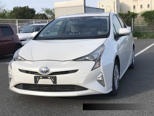 2016 Toyota Prius thumbnail