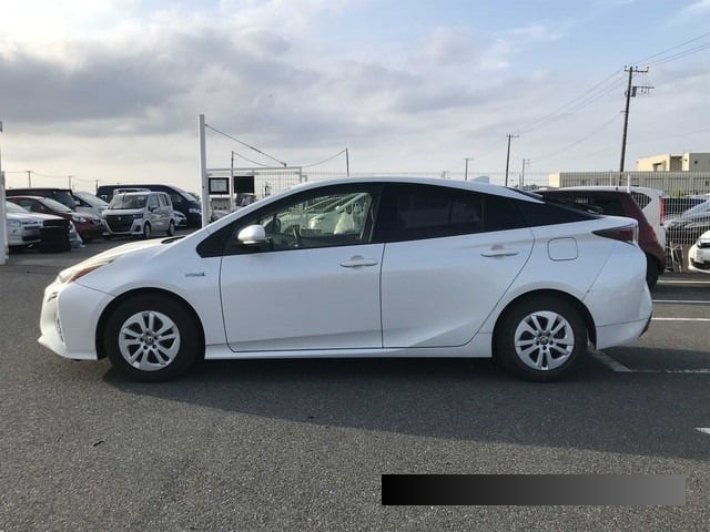 2016 Toyota Prius thumbnail