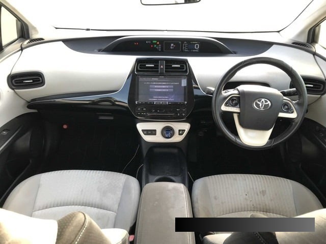 2016 Toyota Prius thumbnail