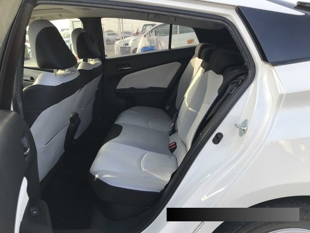 2016 Toyota Prius thumbnail