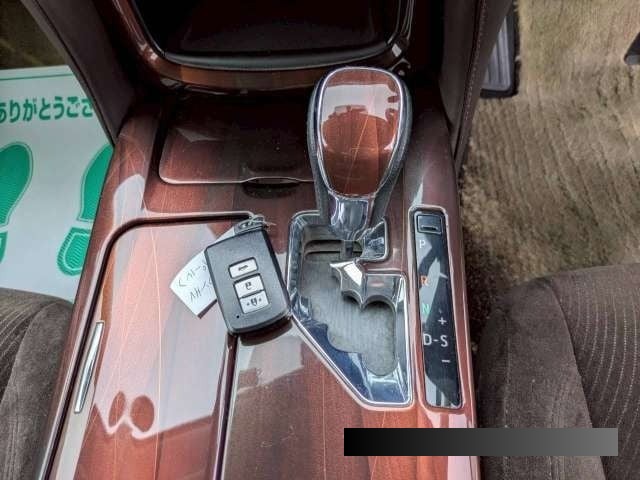 2015 Toyota Crown thumbnail