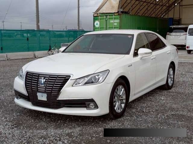 2015 Toyota Crown thumbnail