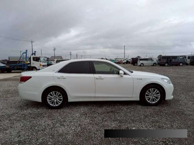 2015 Toyota Crown thumbnail