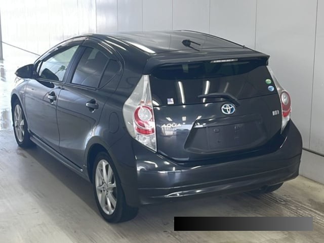 2013 Toyota Aqua thumbnail