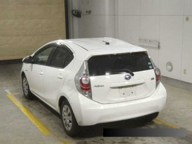 2013 Toyota Aqua thumbnail