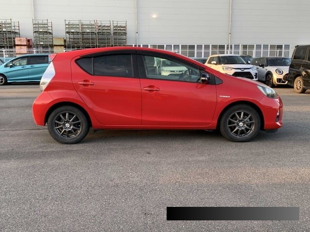 2012 Toyota Aqua thumbnail