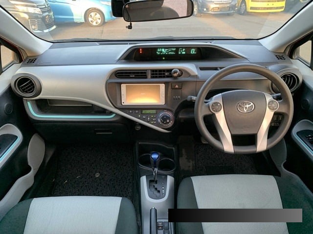 2012 Toyota Aqua thumbnail