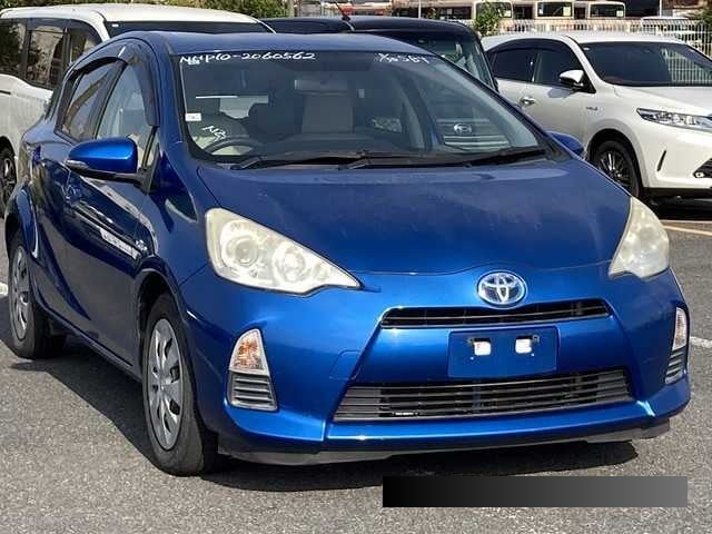 2012 Toyota Aqua thumbnail