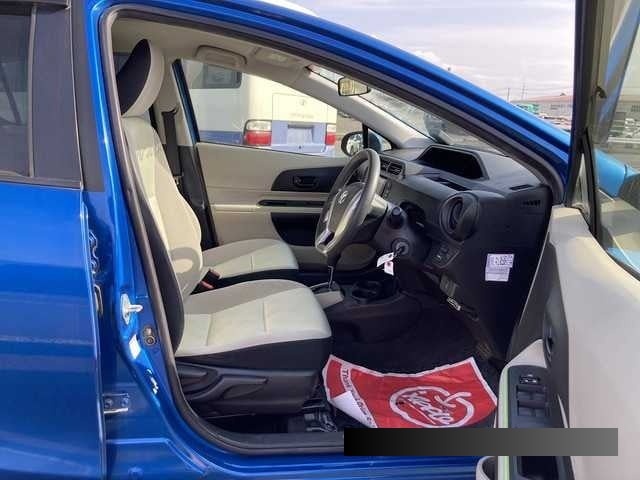 2012 Toyota Aqua thumbnail