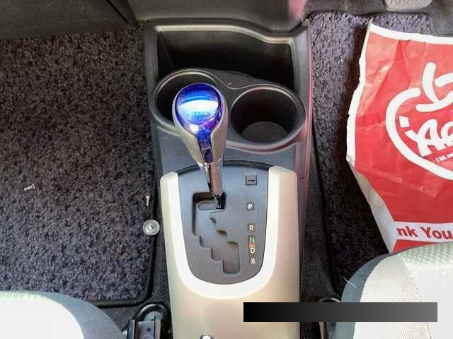2012 Toyota Aqua thumbnail