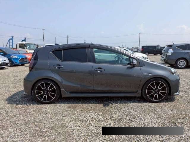 2015 Toyota Aqua thumbnail
