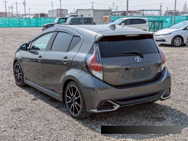 2015 Toyota Aqua thumbnail