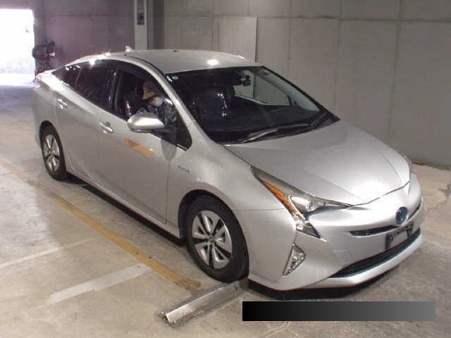 2016 Toyota Prius thumbnail