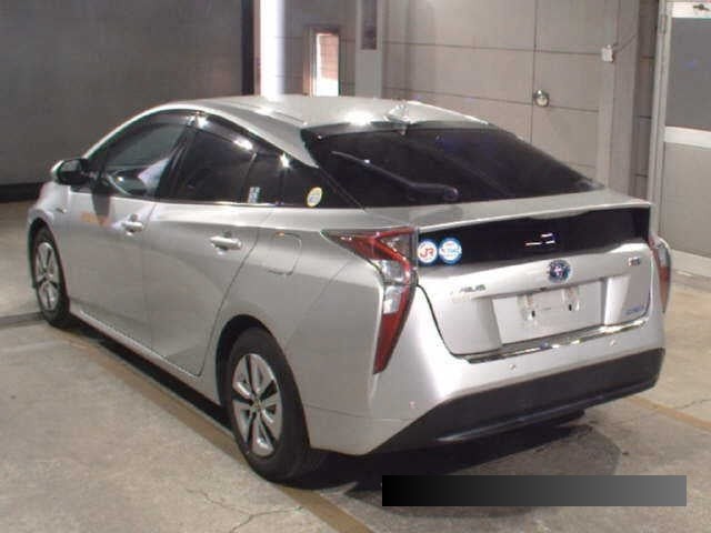 2016 Toyota Prius thumbnail