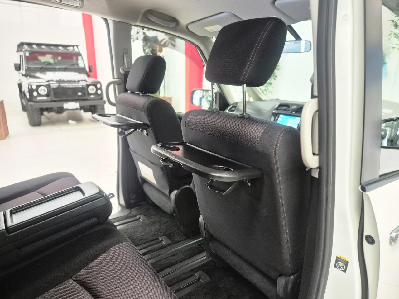 2013 Nissan Serena thumbnail