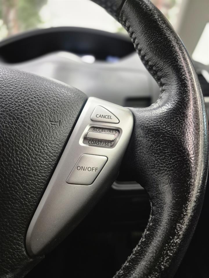 2013 Nissan Serena thumbnail