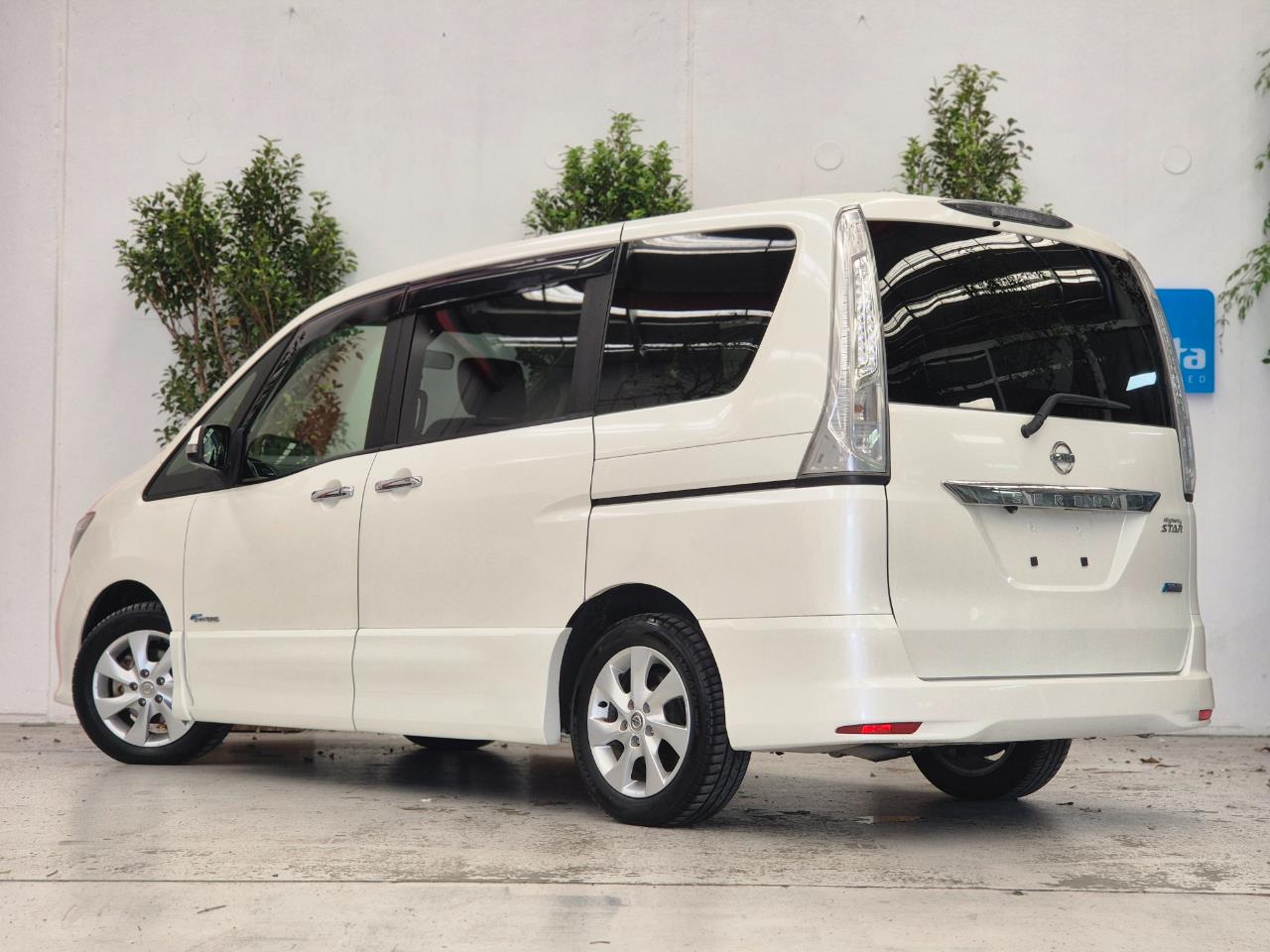 2013 Nissan Serena thumbnail