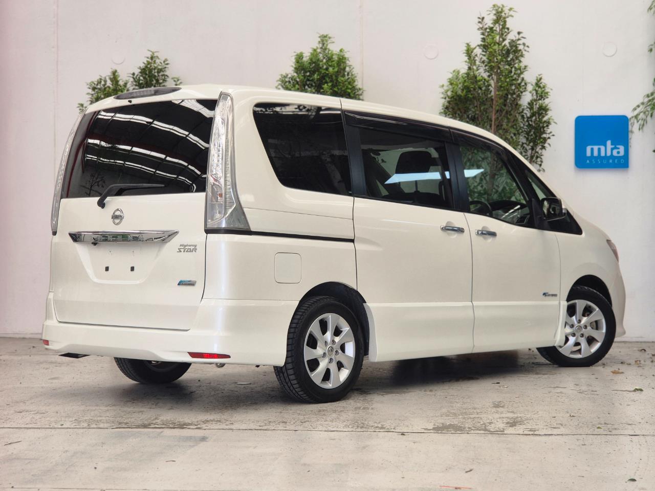 2013 Nissan Serena thumbnail