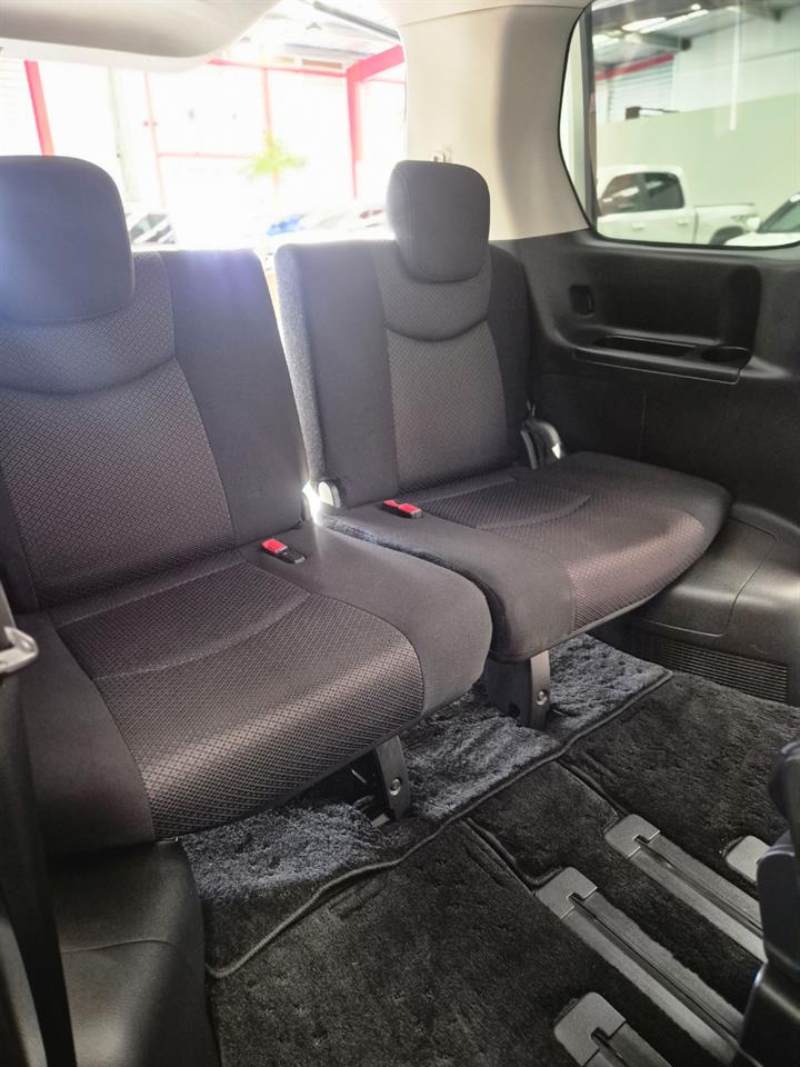 2013 Nissan Serena thumbnail