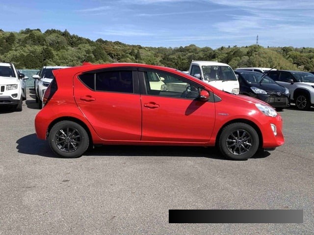 2015 Toyota Aqua thumbnail