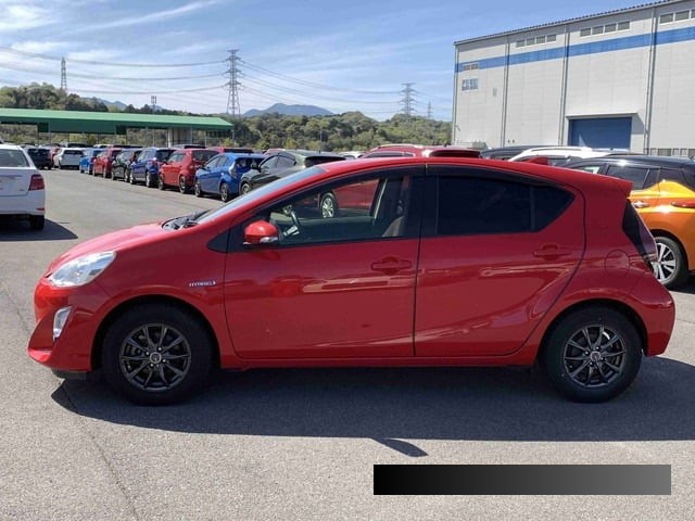 2015 Toyota Aqua thumbnail