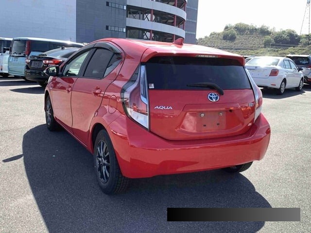 2015 Toyota Aqua thumbnail