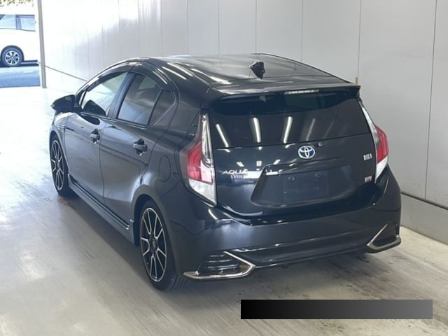 2015 Toyota Aqua thumbnail