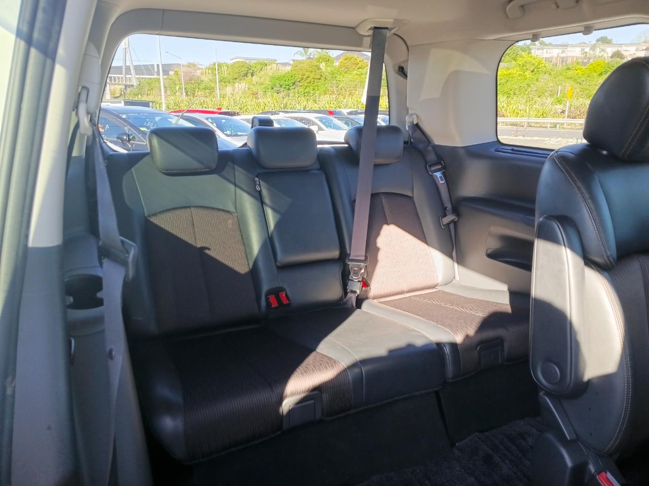 2016 Nissan ELGRAND thumbnail